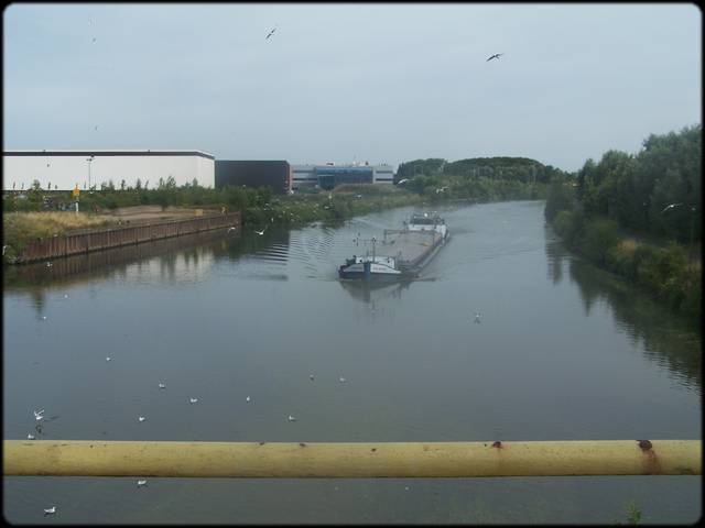 en attendant les coureurs, sur le pont ...