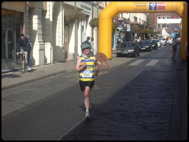 Anne Catherine garde le bon rythme au 21me Km ...