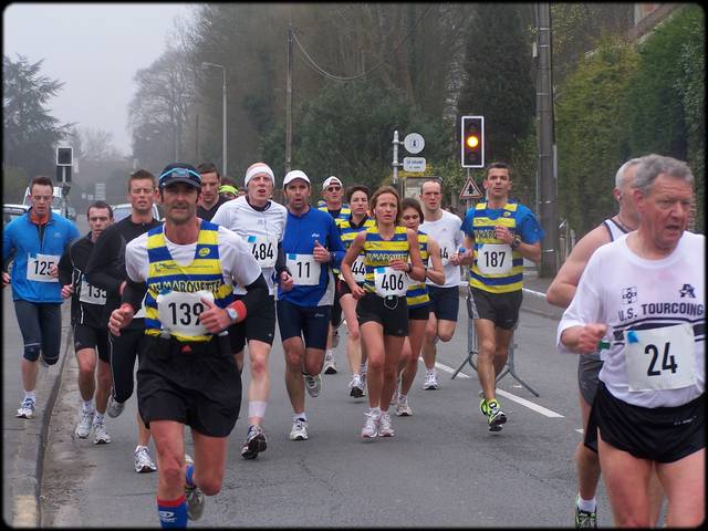 un essaim d'abeilles sur le semi-marathon ...