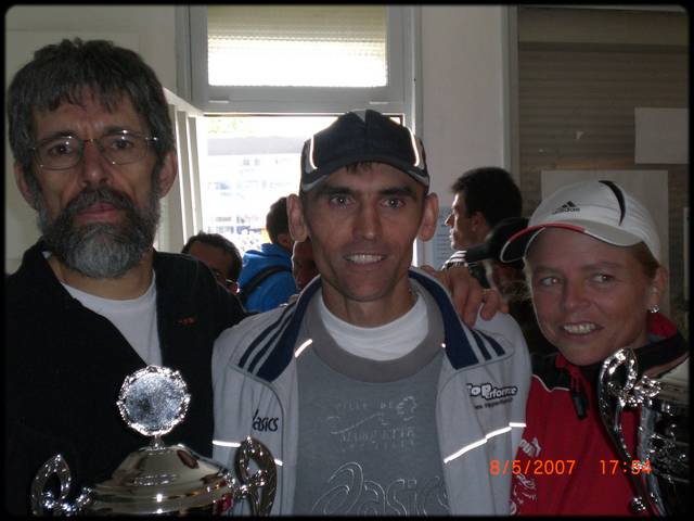 Frdric Ladu-Hargues et Anne Cvetezar en compagnie de leur entraineur Didier Idziak ...