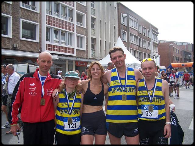 4 marathoniens et leur accompagnatrice ...