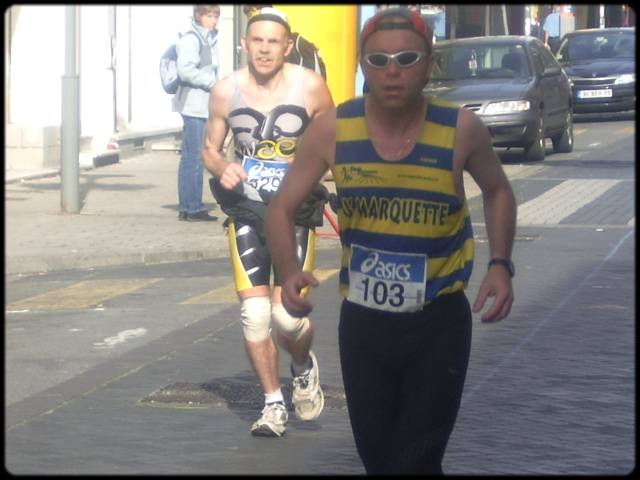 Arnaud au passage du semi-marathon ...
