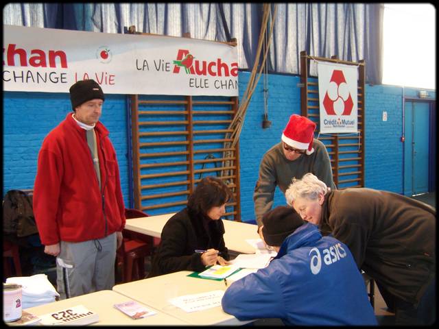 et pendant ce temps, chacun s'active aux inscriptions ...