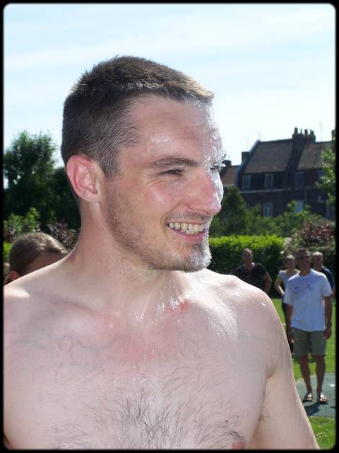 eau et farine sur le visage ...