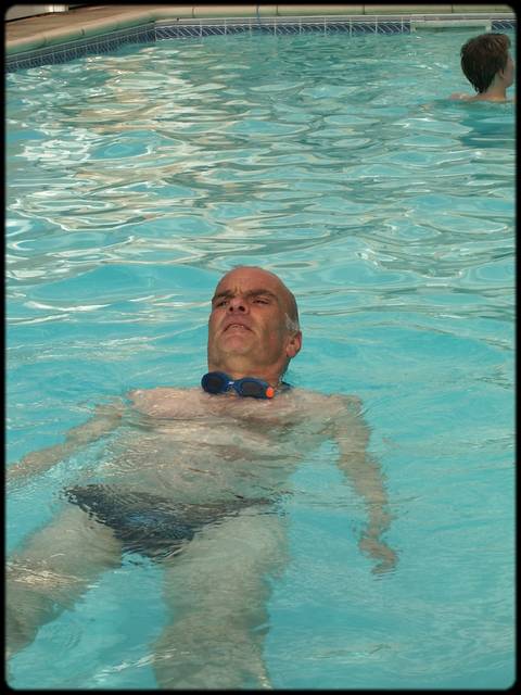 Guy Nol dj dans le bain des 100 Km ...