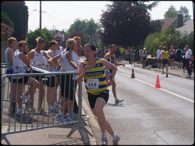 passage de tmoin pour Elaine Coburn dans 100 m ...