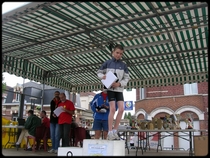 Thibault sur le podium du 1,6 Km, catgorie poussin ...