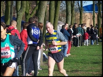 Edouard Wyls s'accroche sur le cross long ...