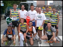 le groupe marquettois avant le dpart du marathon de la Route du Louvre ...