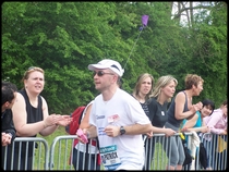 l'arrive de Patrick, meneur d'allure en 3 H 45' ...
