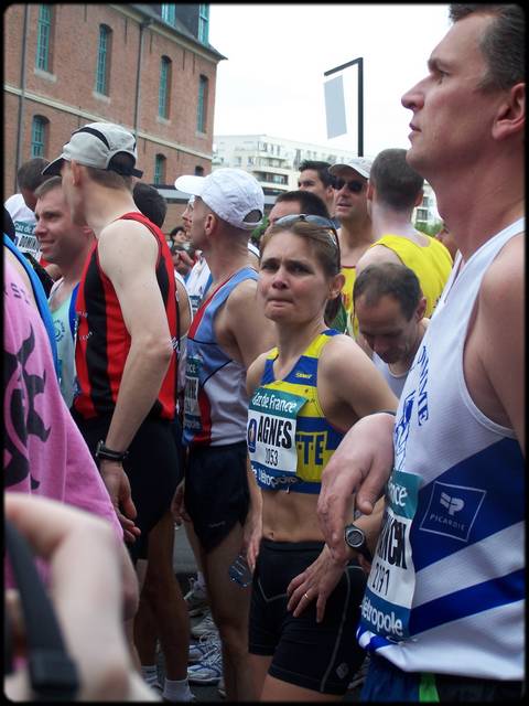 Agns Legrand, concentr au dpart du marathon ...