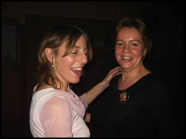 Carole & Olivia sur la piste de danse ...