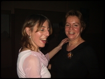 Carole & Olivia sur la piste de danse ...