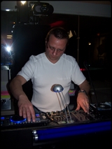 Bernard, notre habituel et excellent DJ ...